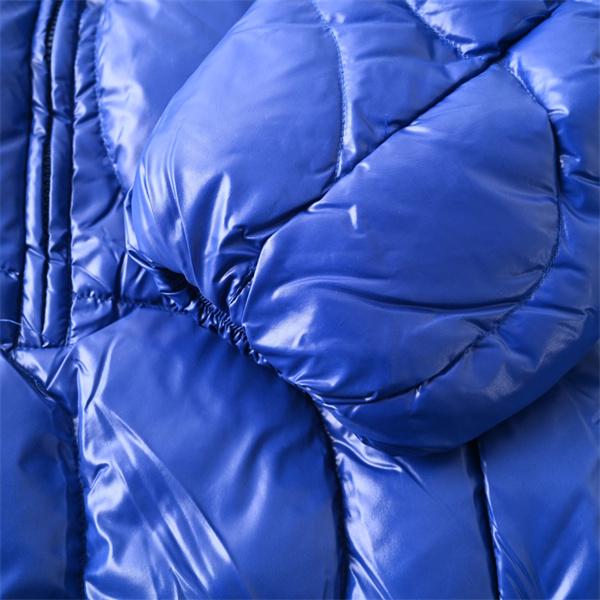  MONCLER モンクレール 偽物 機能 ブラック ショート ダウンジャケット 冬向けアウター