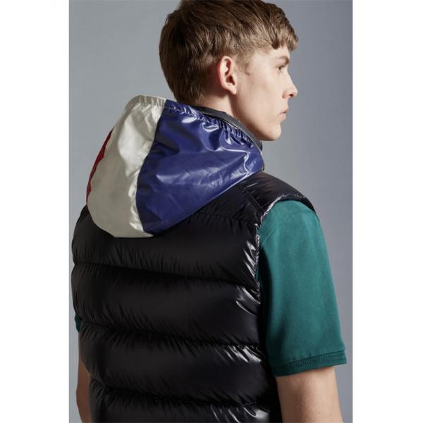 軽量 ブラック MONCLER モンクレール コピー ダウンベスト レイヤード向き 実用派  