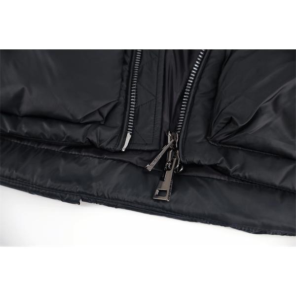 話題モデル ブラック ダウンジャケット 防寒向け MONCLER モンクレール スーパーコピー