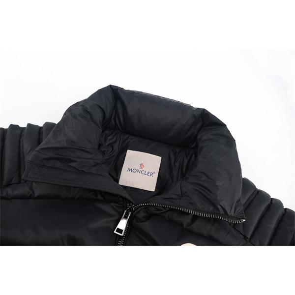話題モデル ブラック ダウンジャケット 防寒向け MONCLER モンクレール スーパーコピー