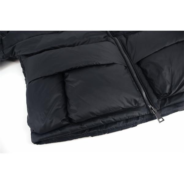 話題モデル ブラック ダウンジャケット 防寒向け MONCLER モンクレール スーパーコピー