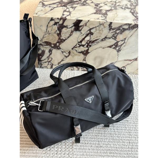 プラダPrada激安ブラックナイロントラベルバッグ大容量ボストン肩掛け手持ち対応ユニセックス