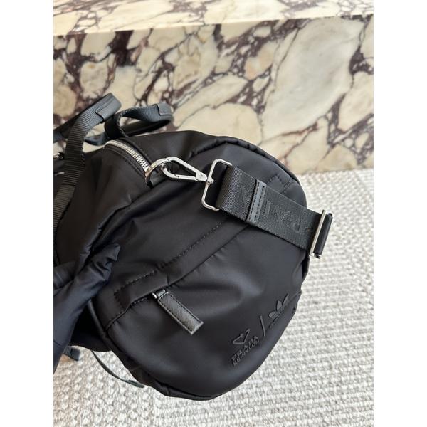 プラダPrada激安ブラックナイロントラベルバッグ大容量ボストン肩掛け手持ち対応ユニセックス