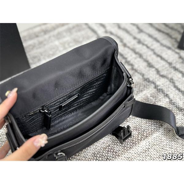 スタイリッシュ 実用的な メッセンジャーバッグ ブラック 新作 PRADA プラダ コピー