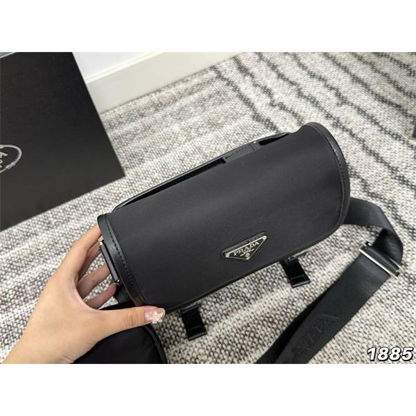 スタイリッシュ 実用的な メッセンジャーバッグ ブラック 新作 PRADA プラダ コピー