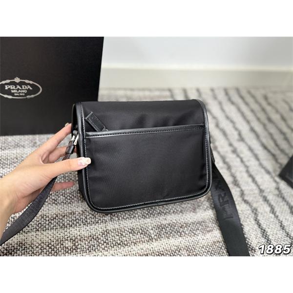 スタイリッシュ 実用的な メッセンジャーバッグ ブラック 新作 PRADA プラダ コピー
