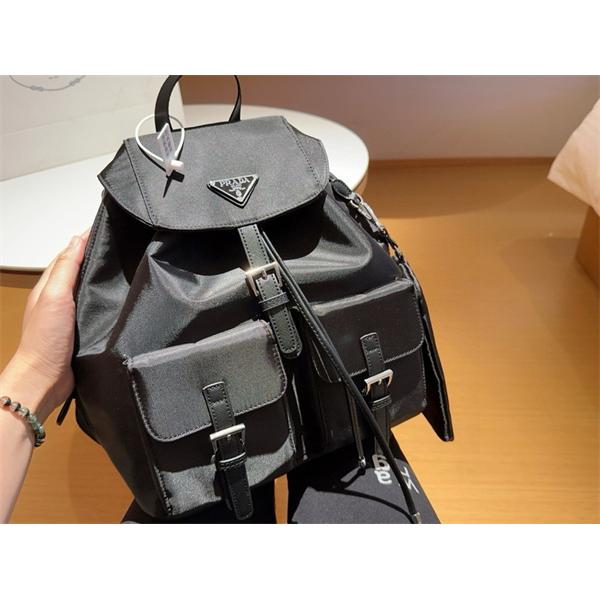 2026新作 シンプル 洗練された PRADA プラダ コピー デイパック ブラック ベストセラー