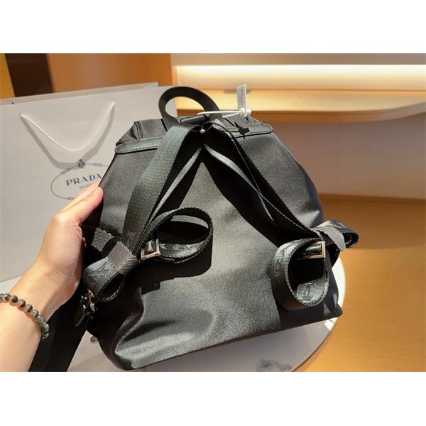 2026新作 シンプル 洗練された PRADA プラダ コピー デイパック ブラック ベストセラー