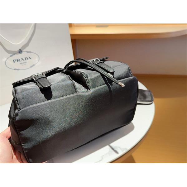 2026新作 シンプル 洗練された PRADA プラダ コピー デイパック ブラック ベストセラー