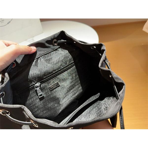 2026新作 シンプル 洗練された PRADA プラダ コピー デイパック ブラック ベストセラー