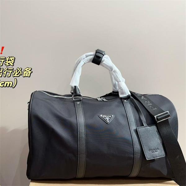 PRADA プラダ コピー スタイリッシュ 必須アイテム 大容量 ダッフルバッグ ブラック 人気急上昇