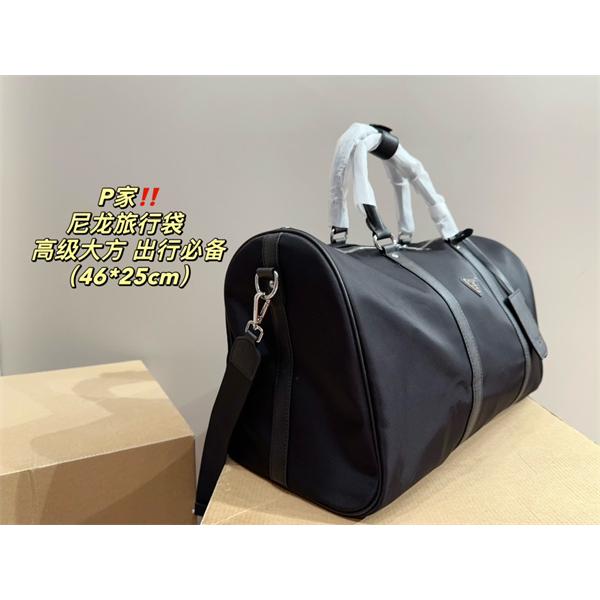 PRADA プラダ コピー スタイリッシュ 必須アイテム 大容量 ダッフルバッグ ブラック 人気急上昇