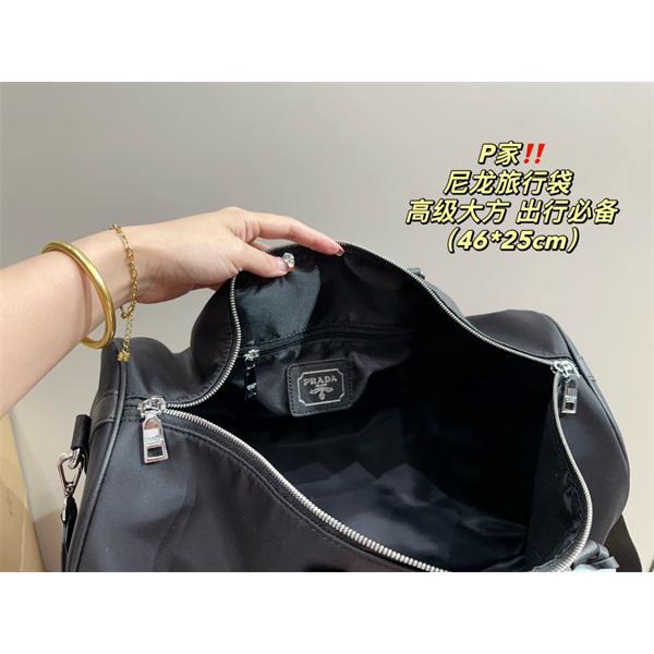PRADA プラダ コピー スタイリッシュ 必須アイテム 大容量 ダッフルバッグ ブラック 人気急上昇