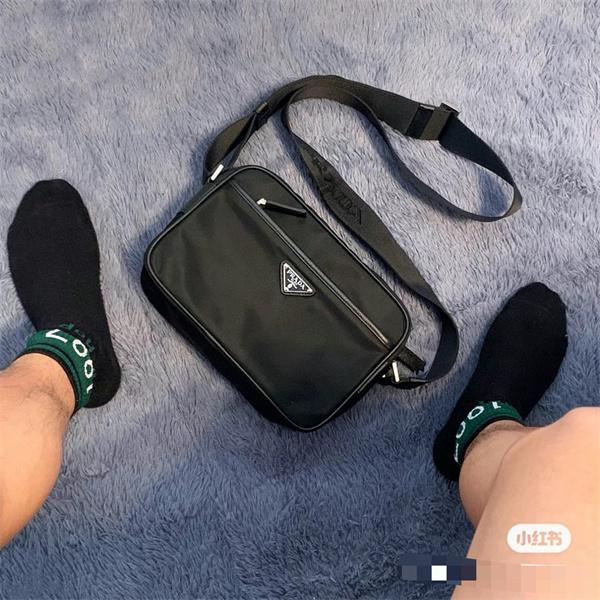 PRADA プラダ コピー 洗練された スタイリッシュな ミニバッグ メンズ ブラック 特選