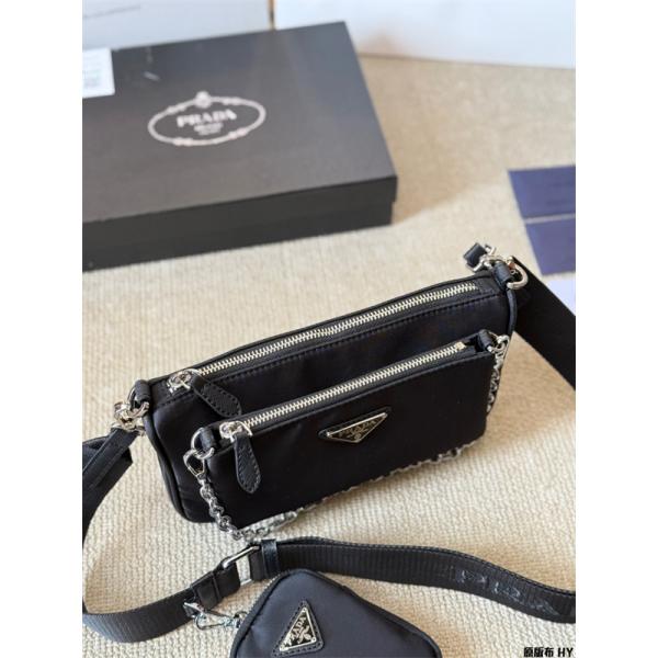 PRADA プラダ コピー 2026新作 モダン 洗練された ミニショルダーバッグ ブラック 限定