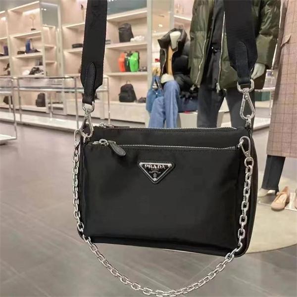 PRADA プラダ コピー 2026新作 モダン 洗練された ミニショルダーバッグ ブラック 限定