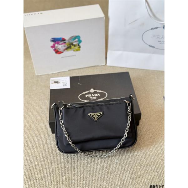 PRADA プラダ コピー 2026新作 モダン 洗練された ミニショルダーバッグ ブラック 限定