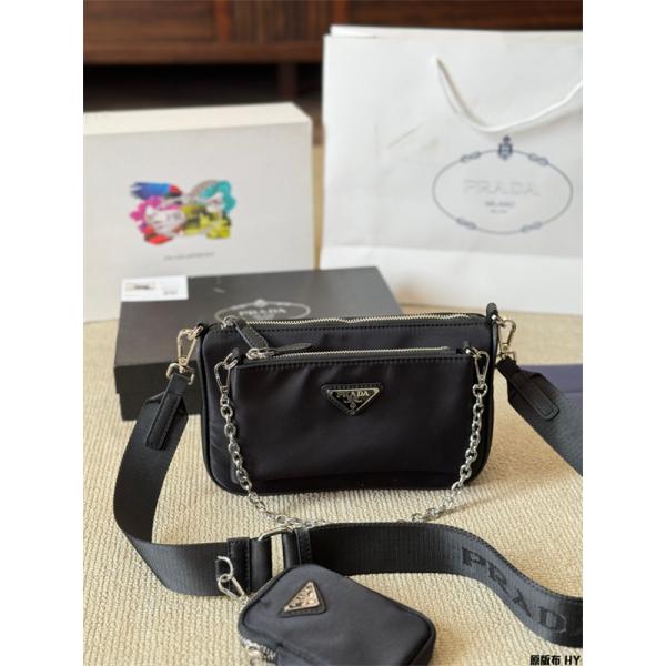 PRADA プラダ コピー 2026新作 モダン 洗練された ミニショルダーバッグ ブラック 限定