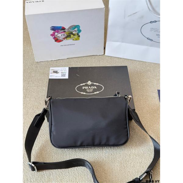 PRADA プラダ コピー 2026新作 モダン 洗練された ミニショルダーバッグ ブラック 限定