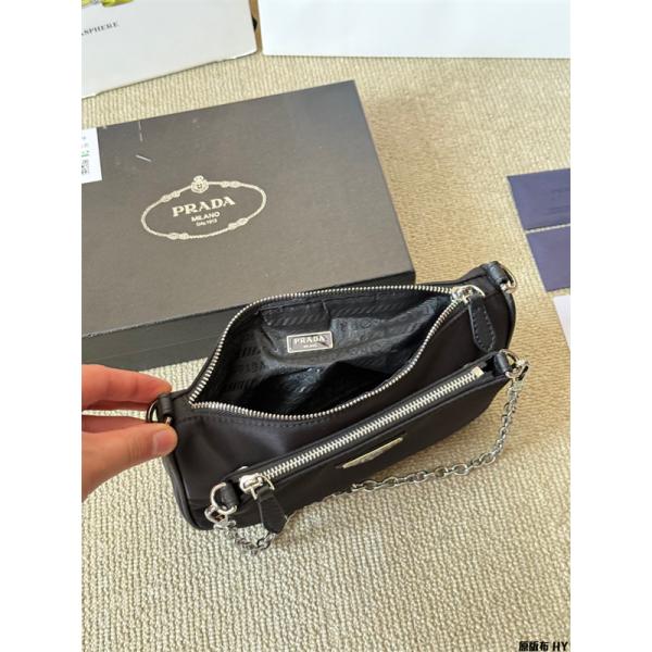 PRADA プラダ コピー 2026新作 モダン 洗練された ミニショルダーバッグ ブラック 限定