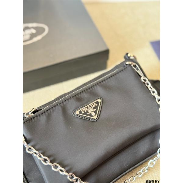PRADA プラダ コピー 2026新作 モダン 洗練された ミニショルダーバッグ ブラック 限定