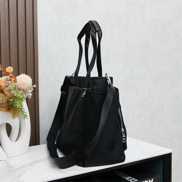 PRADA プラダ コピー シンプル 実用的な メッセンジャーバッグ メンズ ブラック ベストセラー