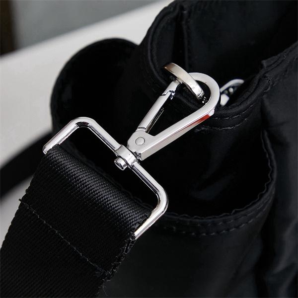 PRADA プラダ コピー シンプル 実用的な メッセンジャーバッグ メンズ ブラック ベストセラー