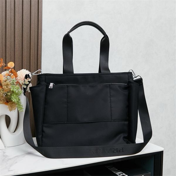 PRADA プラダ コピー シンプル 実用的な メッセンジャーバッグ メンズ ブラック ベストセラー
