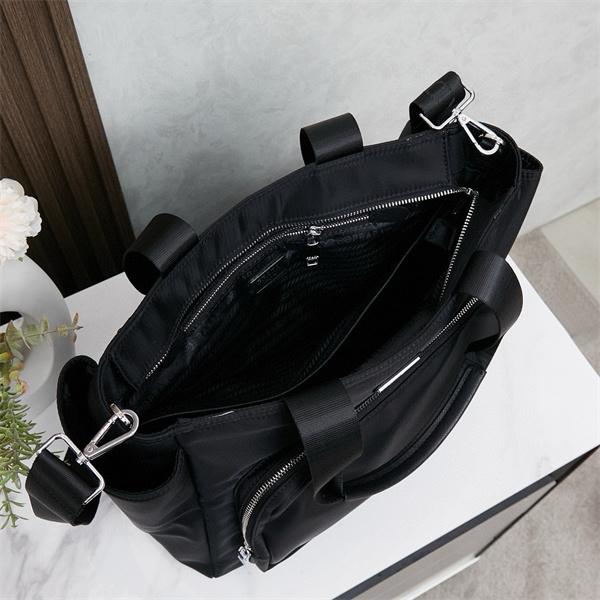 PRADA プラダ コピー シンプル 実用的な メッセンジャーバッグ メンズ ブラック ベストセラー