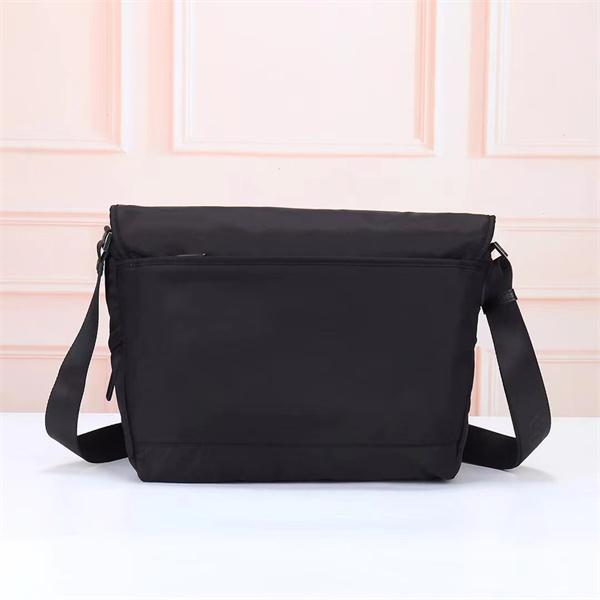 上質素材 溢れる 多機能 PRADA プラダ コピー バッグ ブラック 人気急上昇 2026新作