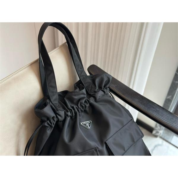 高級感 溢れる ドローストリング トートバッグ ブラック 新作 PRADA プラダ コピー
