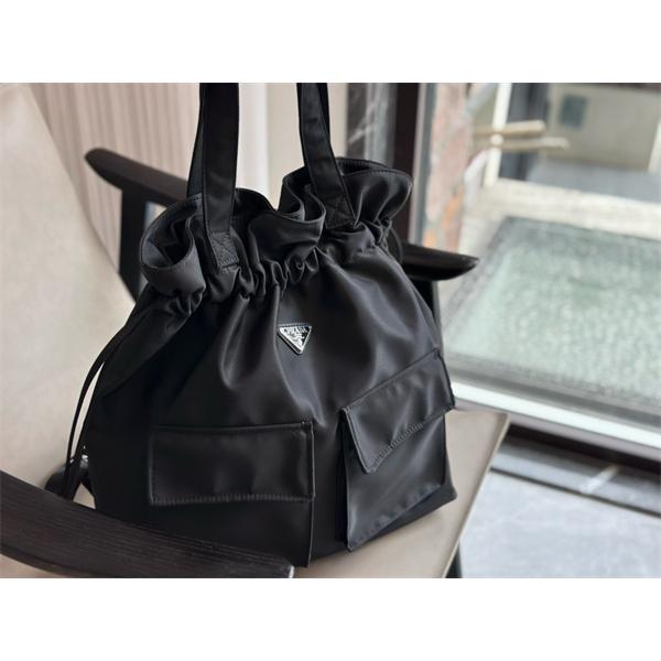 高級感 溢れる ドローストリング トートバッグ ブラック 新作 PRADA プラダ コピー