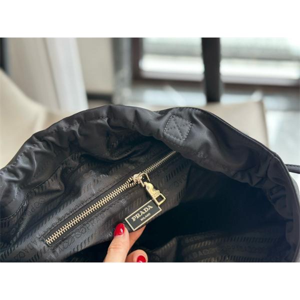 高級感 溢れる ドローストリング トートバッグ ブラック 新作 PRADA プラダ コピー