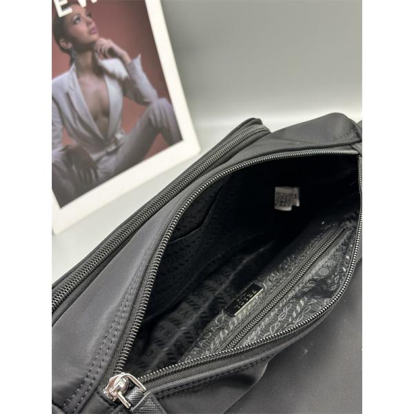 コンパクト 実用的な メッセンジャーバッグ ブラック 限定モデル PRADA プラダ コピー