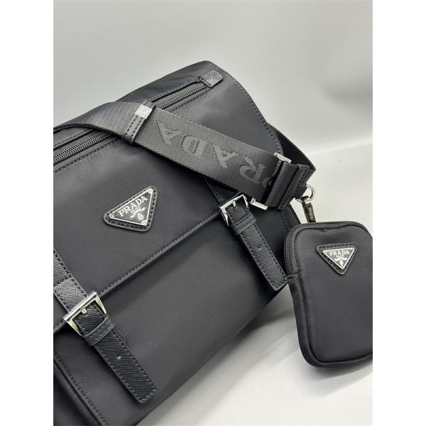 コンパクト 実用的な メッセンジャーバッグ ブラック 限定モデル PRADA プラダ コピー