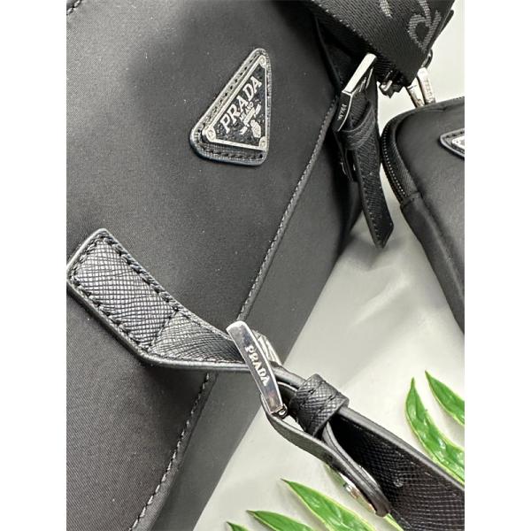 コンパクト 実用的な メッセンジャーバッグ ブラック 限定モデル PRADA プラダ コピー
