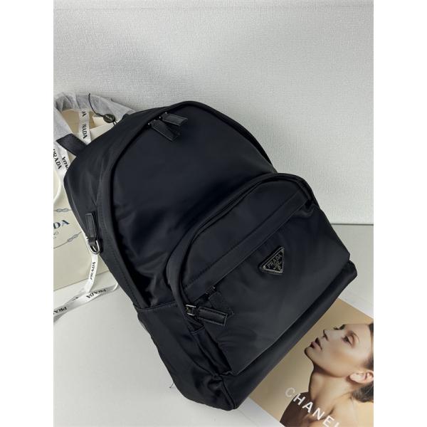 PRADA プラダ コピー 上質素材 コンパクト バックパック ブラック ベストセラー