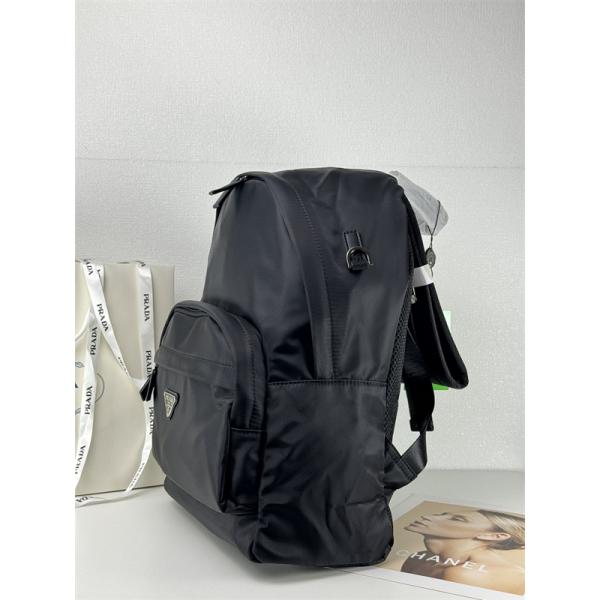 PRADA プラダ コピー 上質素材 コンパクト バックパック ブラック ベストセラー