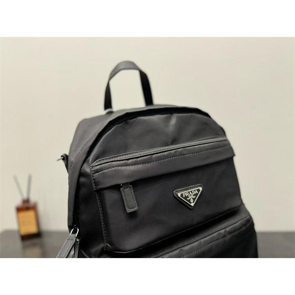 シンプル で エレガントな スクエアバック メンズ ブラック 人気商品 PRADA プラダ コピー