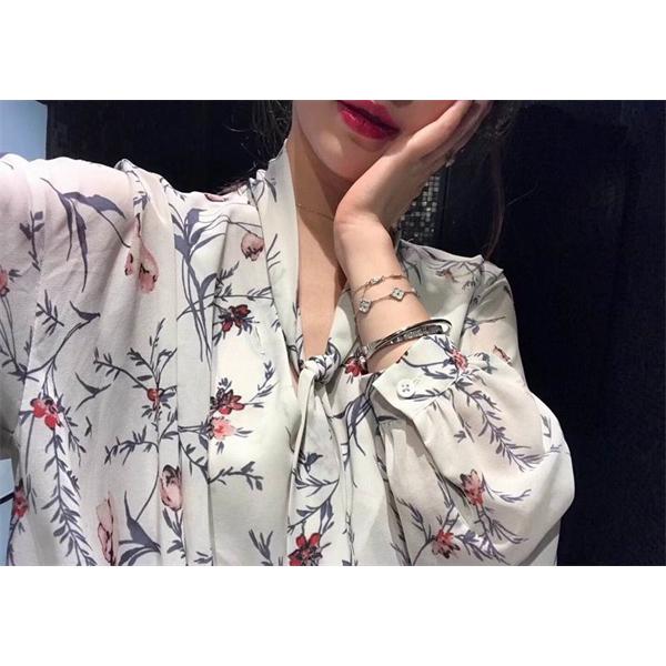 存在感設計 ヴァンクリーフ VCA コピー クローバーモチーフ ブレスレット 注目モデル