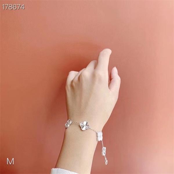 話題集中 上質 ヴァンクリーフ VCA コピー ブレスレット...