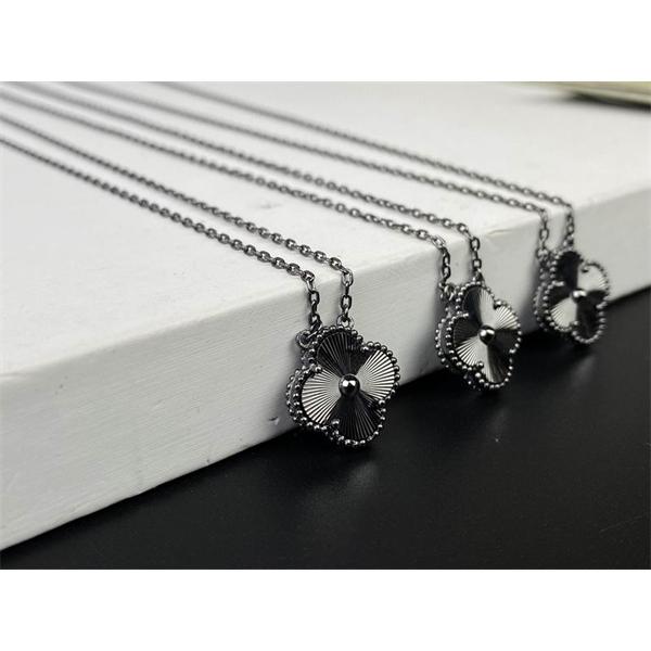 ヴァンクリーフ VCA コピー 手元映え 四つ葉モチーフ ブレスレット 2026新作準備