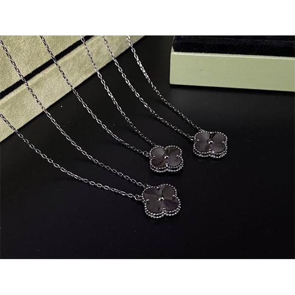 ヴァンクリーフ VCA コピー 手元映え 四つ葉モチーフ ブレスレット 2026新作準備