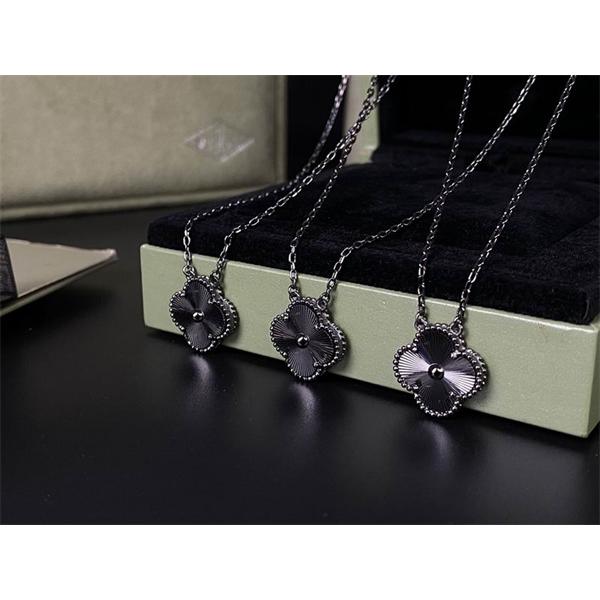 ヴァンクリーフ VCA コピー 手元映え 四つ葉モチーフ ブレスレット 2026新作準備