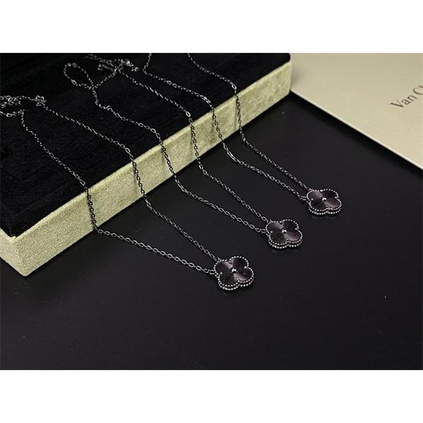 ヴァンクリーフ VCA コピー 手元映え 四つ葉モチーフ ブレスレット 2026新作準備