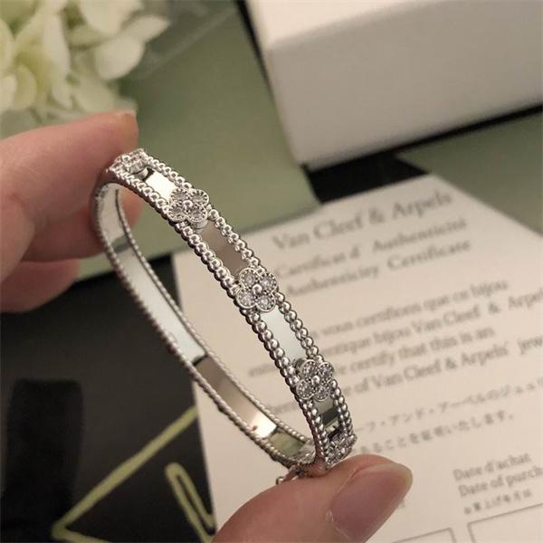 大人映え 品格アクセント 使いやすさ ブレスレット ヴァンクリーフ VCA コピー