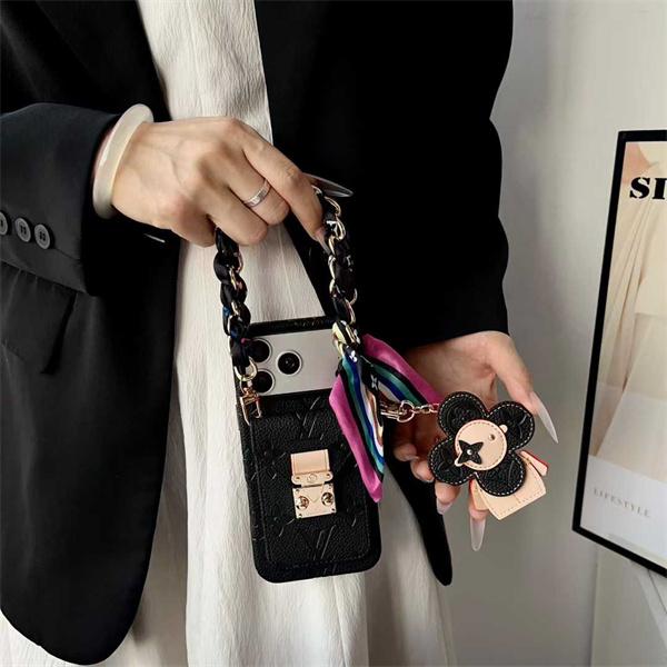 ルイヴィトンLV激安カラープレス郵差カードポケット太陽花チャーム付きiPhone17ケース