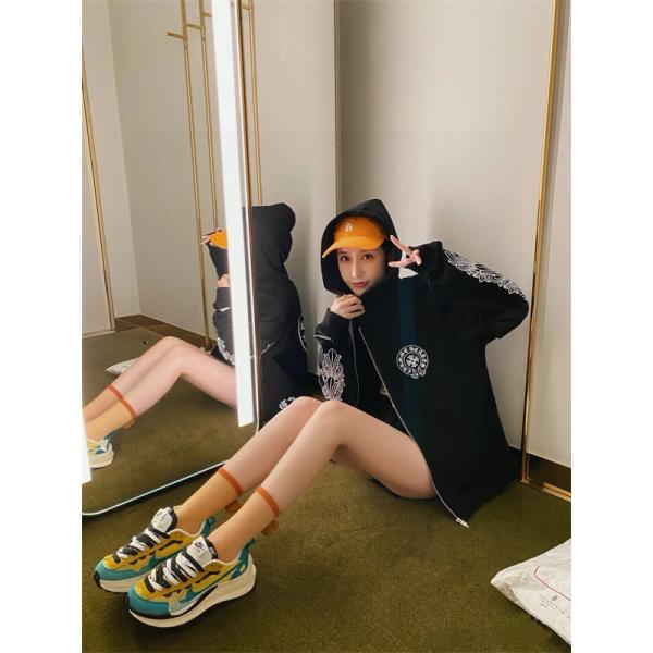 バックロゴ主役 クロムハーツ Chrome Hearts コピー パーカー 存在感抜群 ストリート定番