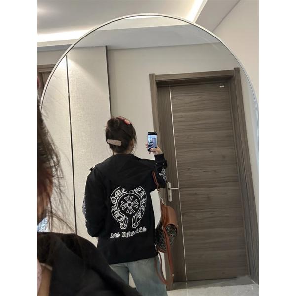 バックロゴ主役 クロムハーツ Chrome Hearts コピー パーカー 存在感抜群 ストリート定番