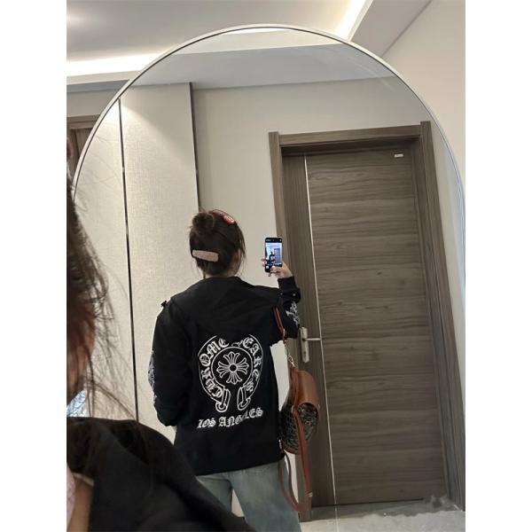 バックロゴ主役 クロムハーツ Chrome Hearts コピー パーカー 存在感抜群 ストリート定番